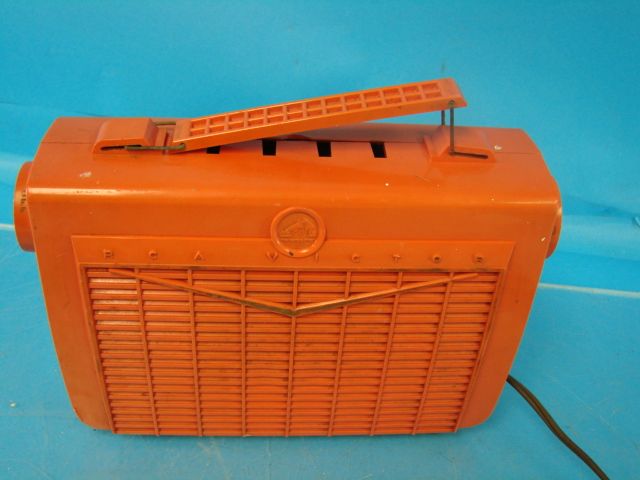   Portable Tube Radio Model 7BX5F Nipper Dog Victor Shipmate 1956 Music